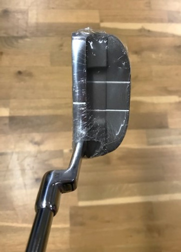 HØJRE: Spalding Putter